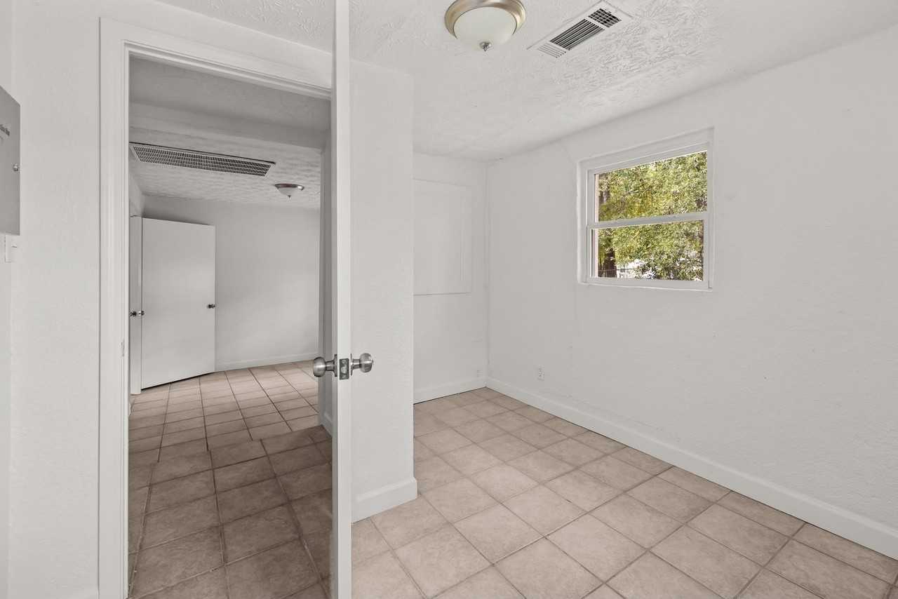 253 John Morris Ave - Photo 4 of 14