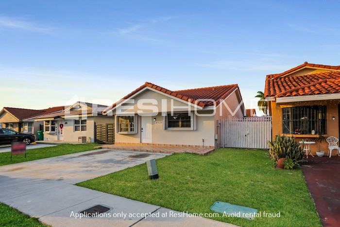 8905 Nw 114th Ter - Photo 2 of 18