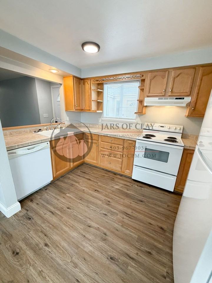 1660 Salishan St Se - Photo 7 of 15