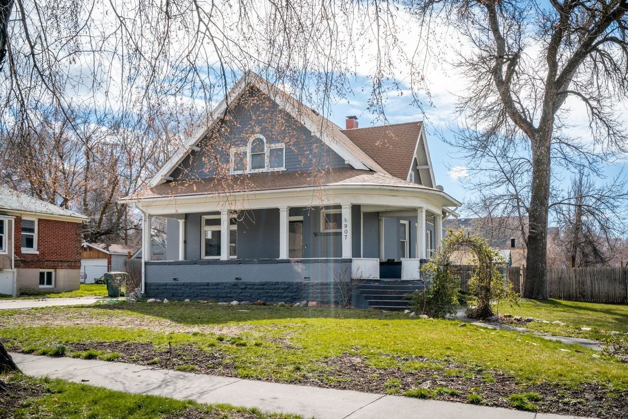 907 25th St - Photo 2 of 27