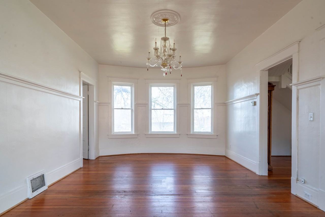 907 25th St - Photo 6 of 27