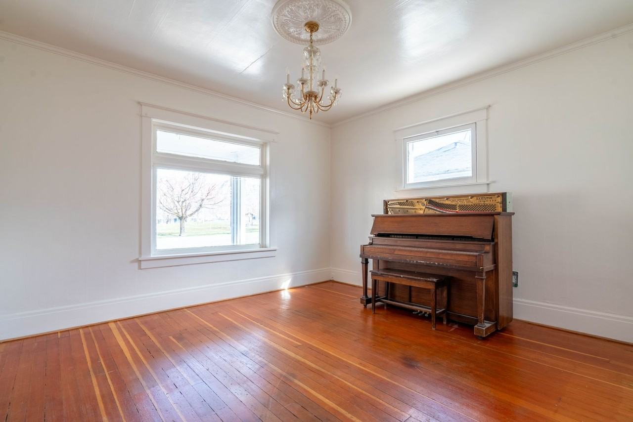 907 25th St - Photo 7 of 27