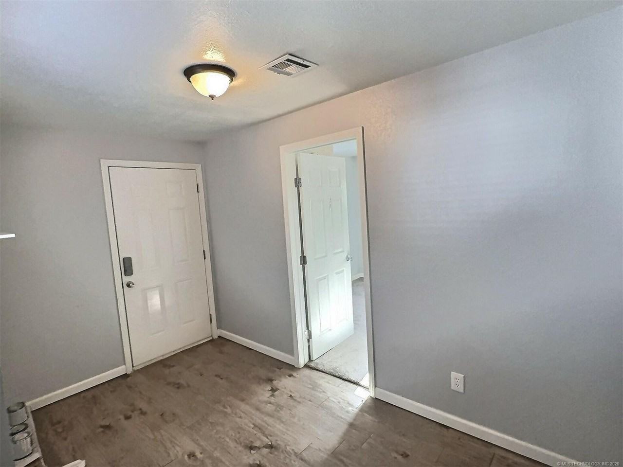 1239 S Sandusky Ave - Photo 4 of 21