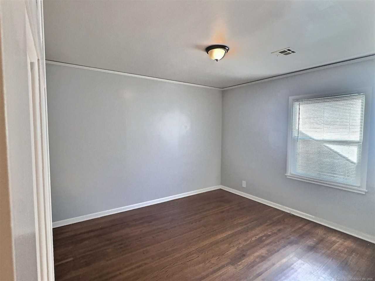 1239 S Sandusky Ave - Photo 6 of 21