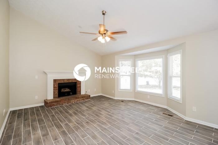 227 Mill Pointe Dr - Photo 4 of 17