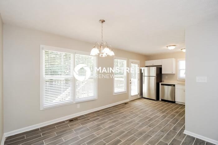 227 Mill Pointe Dr - Photo 7 of 17