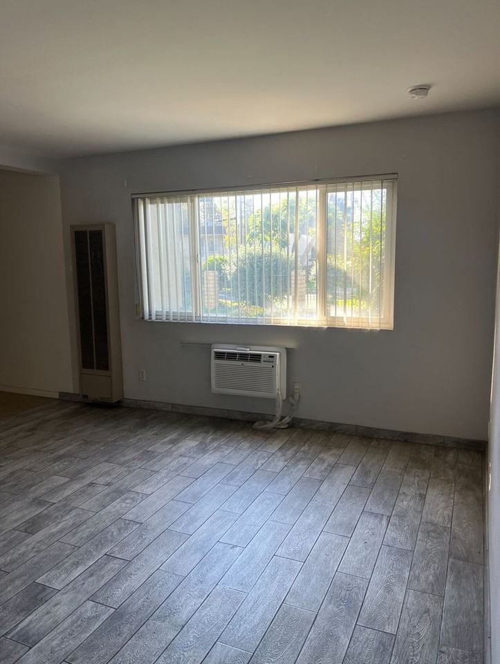1003 E Deodar St #F - Photo 2 of 9