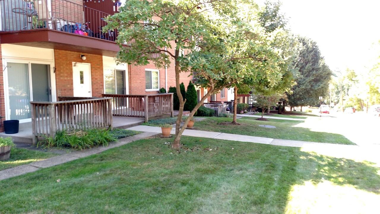 129 Baywood Ave - Photo 2 of 15