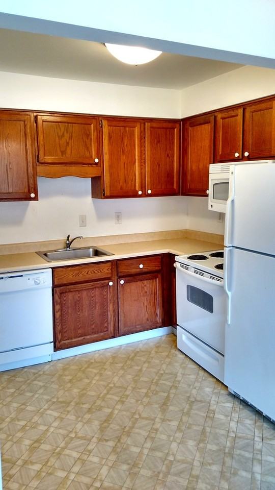 129 Baywood Ave - Photo 3 of 15