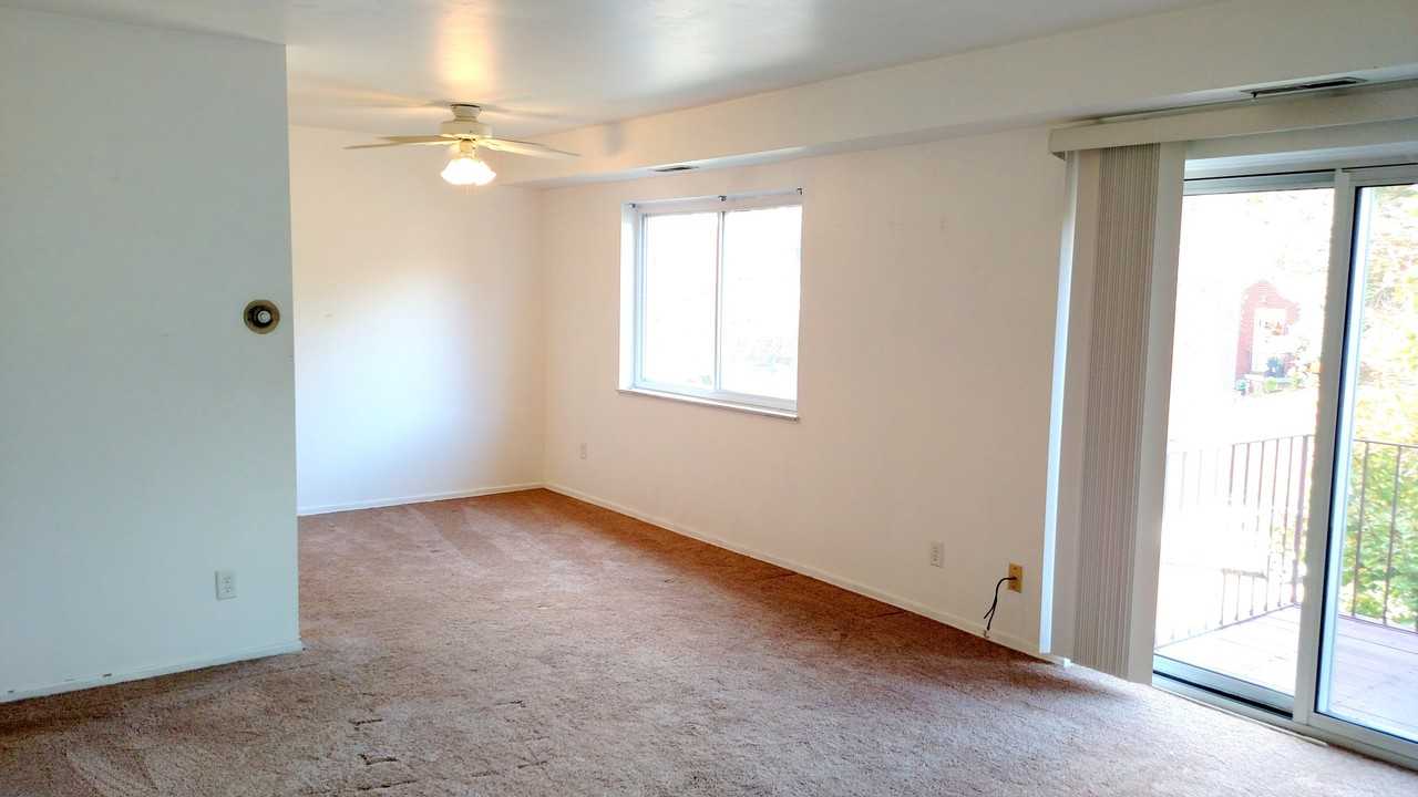 129 Baywood Ave - Photo 4 of 15