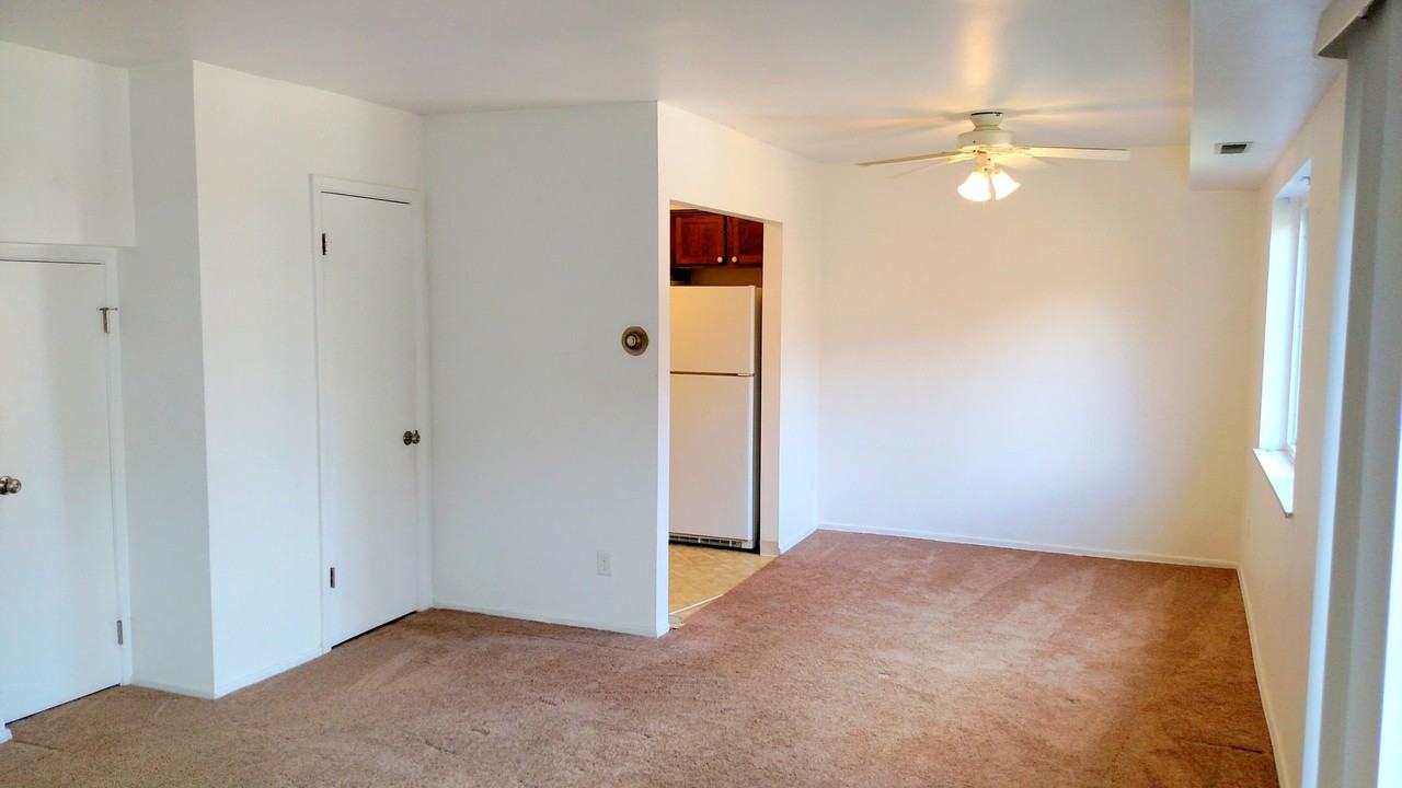 129 Baywood Ave - Photo 5 of 15