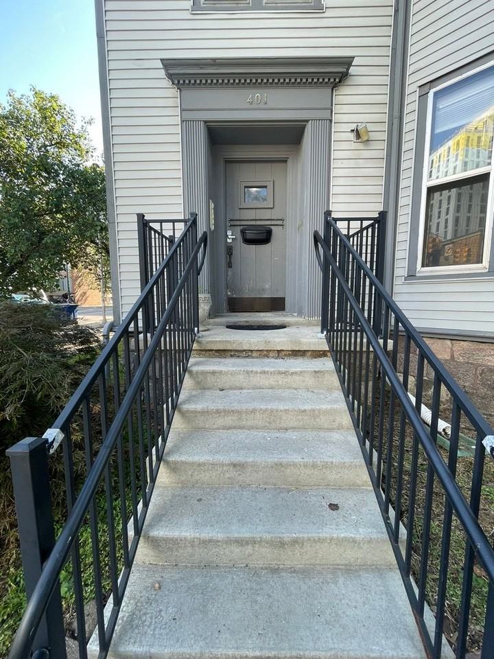 401 South Division St. - Photo 4 of 32