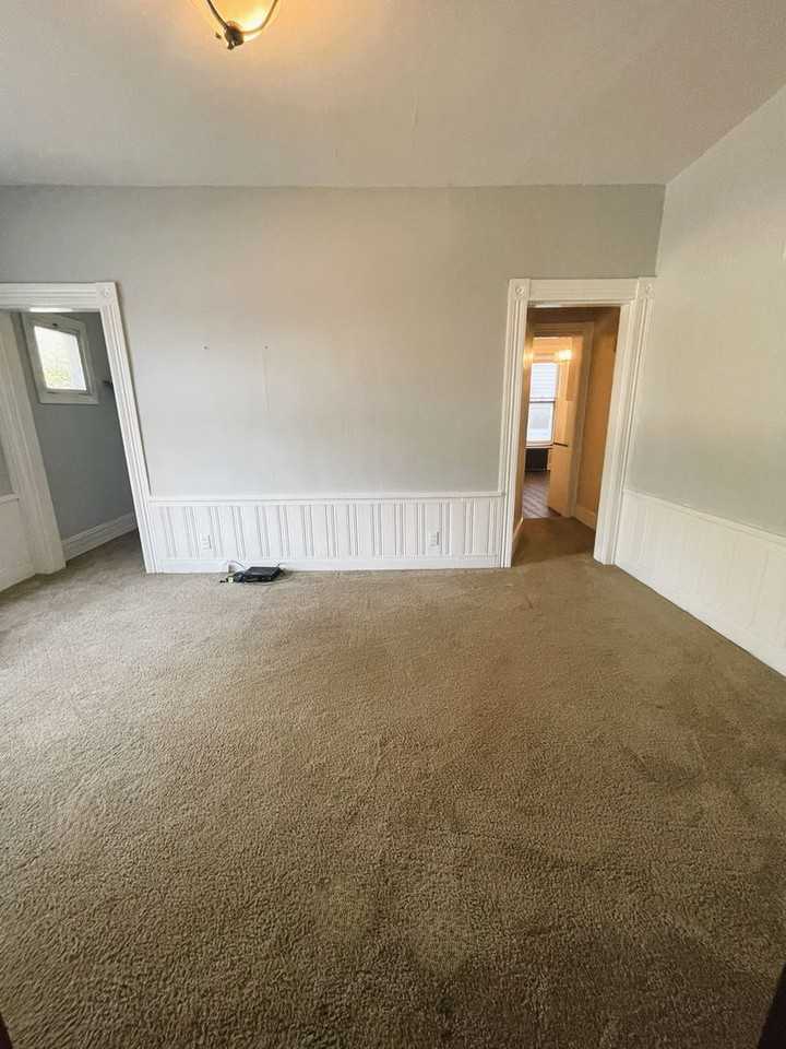 401 South Division St. - Photo 5 of 32