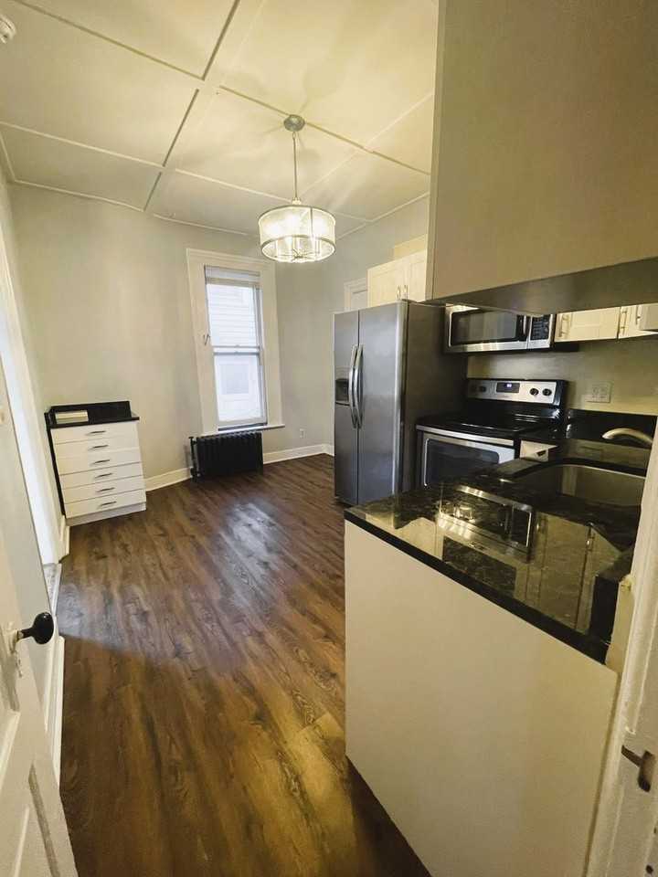 401 South Division St. - Photo 7 of 32