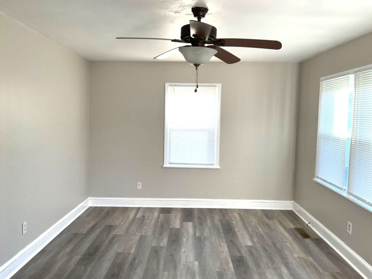 615 Riverside Dr - Photo 3 of 8