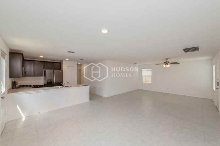 3121 Helix Bay Dr - Photo 3 of 20