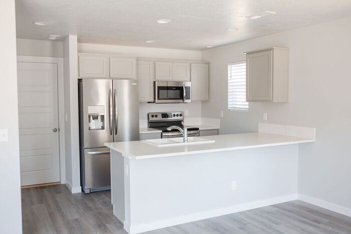 1050 E Tallinn St - Photo 2 of 17