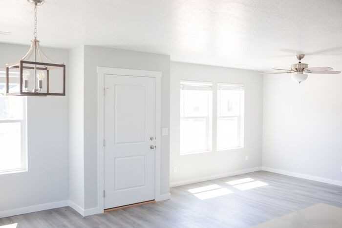 1050 E Tallinn St - Photo 4 of 17