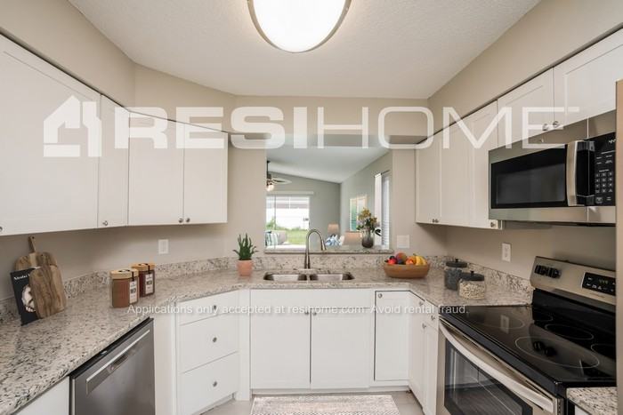 6024 40th Ave W - Photo 3 of 15