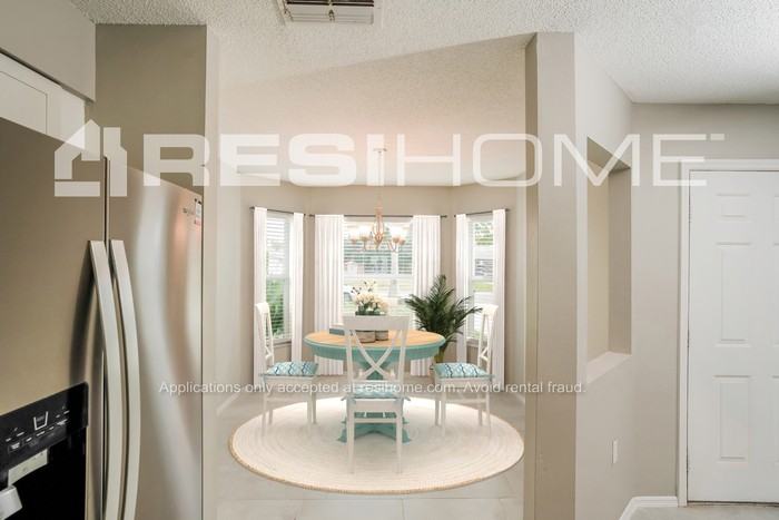 6024 40th Ave W - Photo 4 of 15