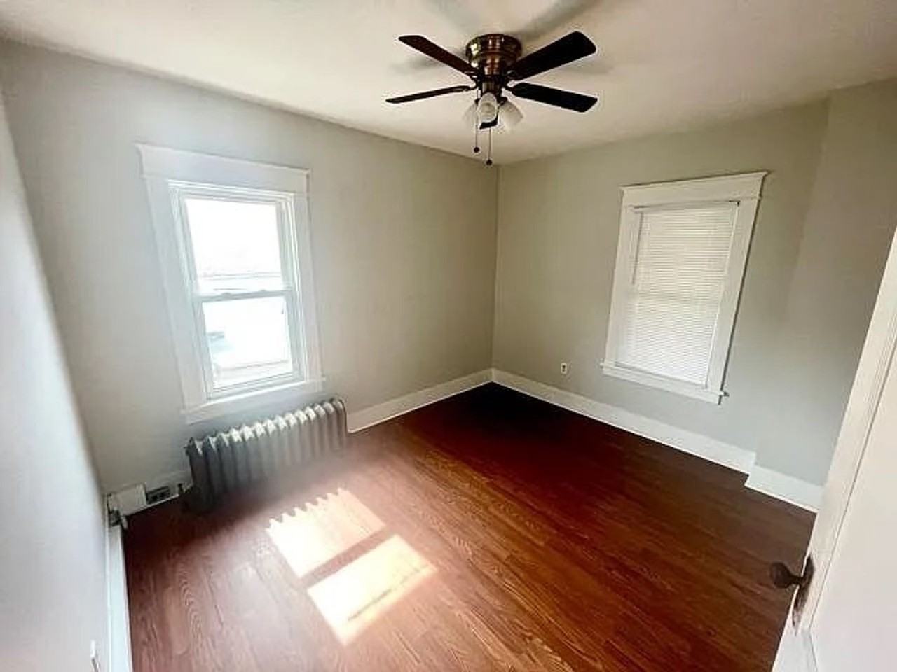 712 W 26th St - Photo 3 of 9