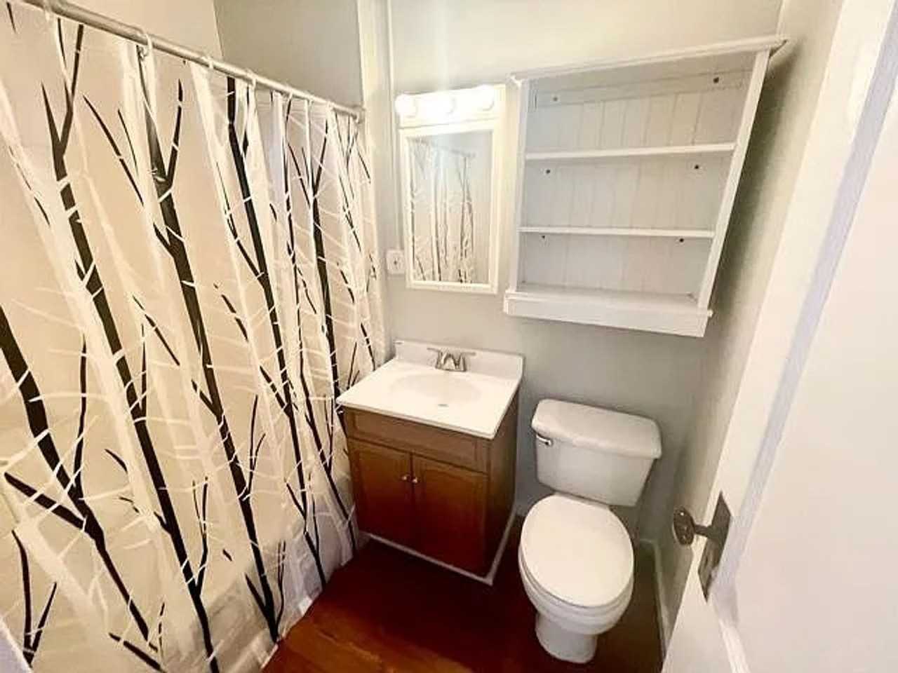 712 W 26th St - Photo 4 of 9