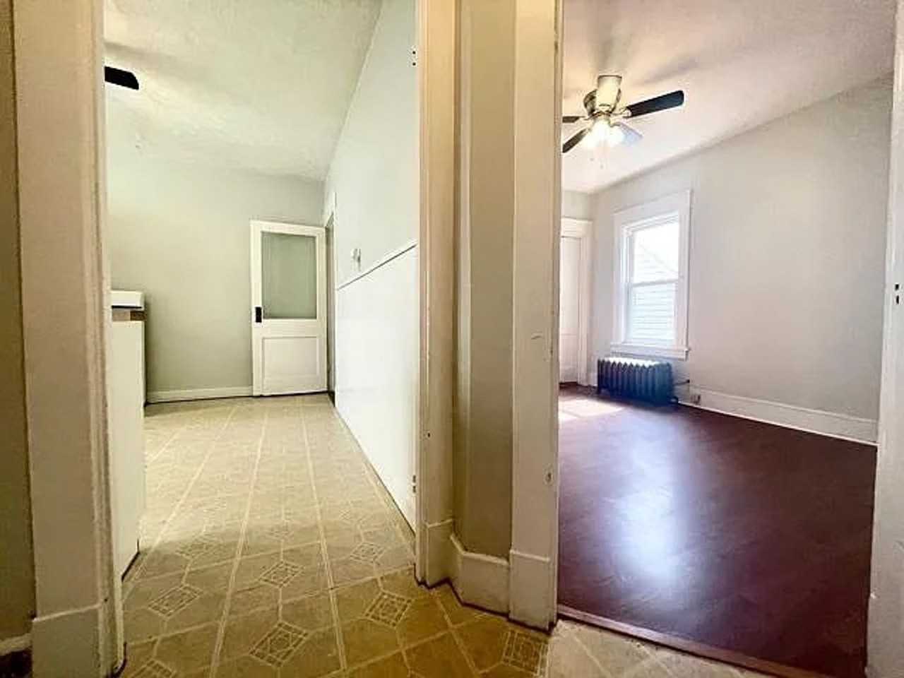 712 W 26th St - Photo 7 of 9