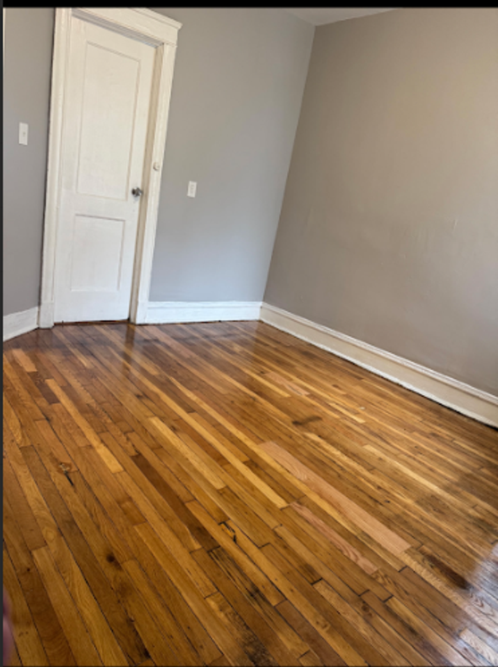 6039 S Prairie Ave - Photo 2 of 4