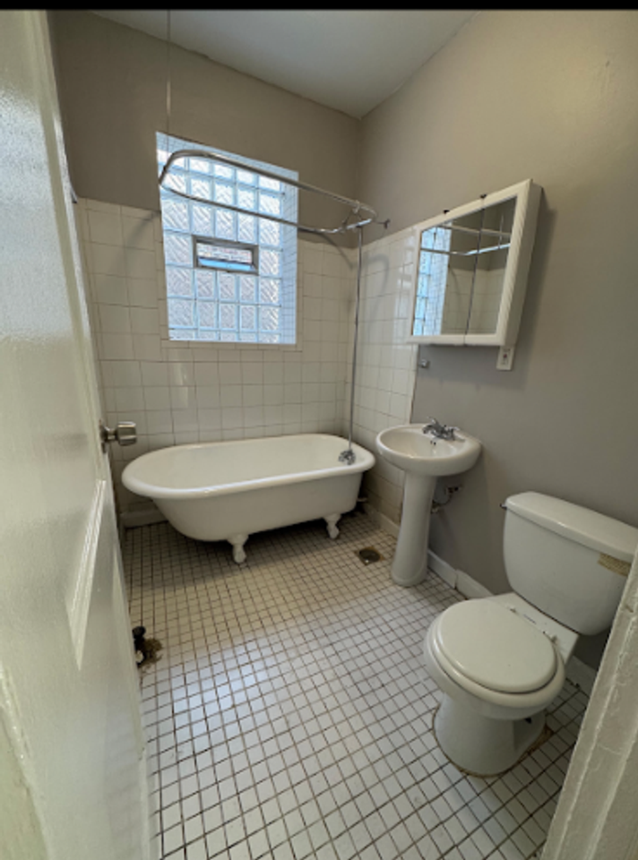 6039 S Prairie Ave - Photo 3 of 4