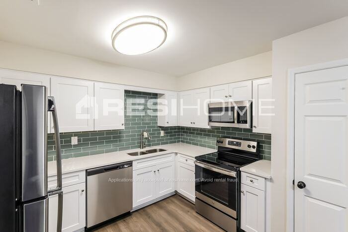 5134 Shamrock Dr - Photo 3 of 20