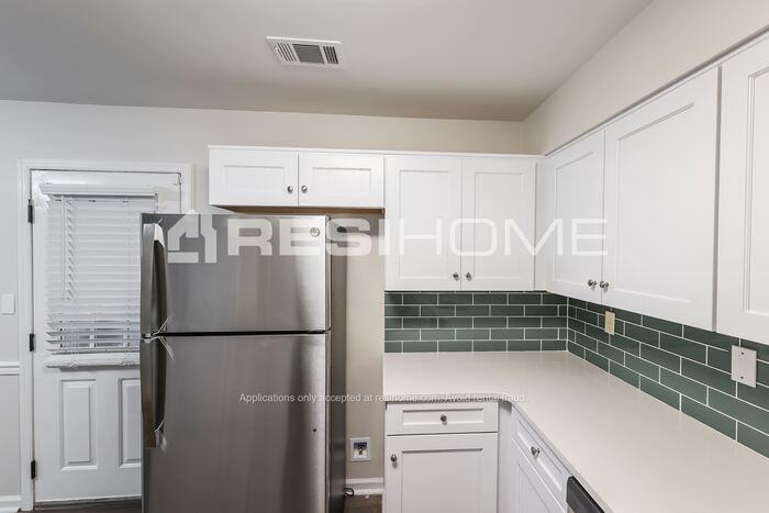 5134 Shamrock Dr - Photo 4 of 20