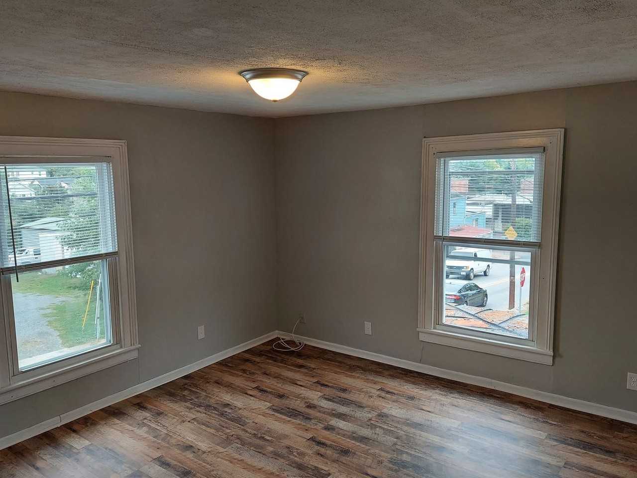 607 Winthrop St #D - Photo 2 of 12