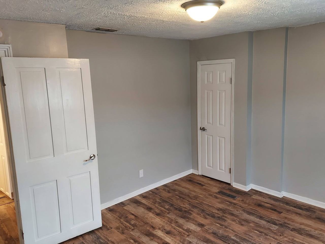 607 Winthrop St #D - Photo 5 of 12