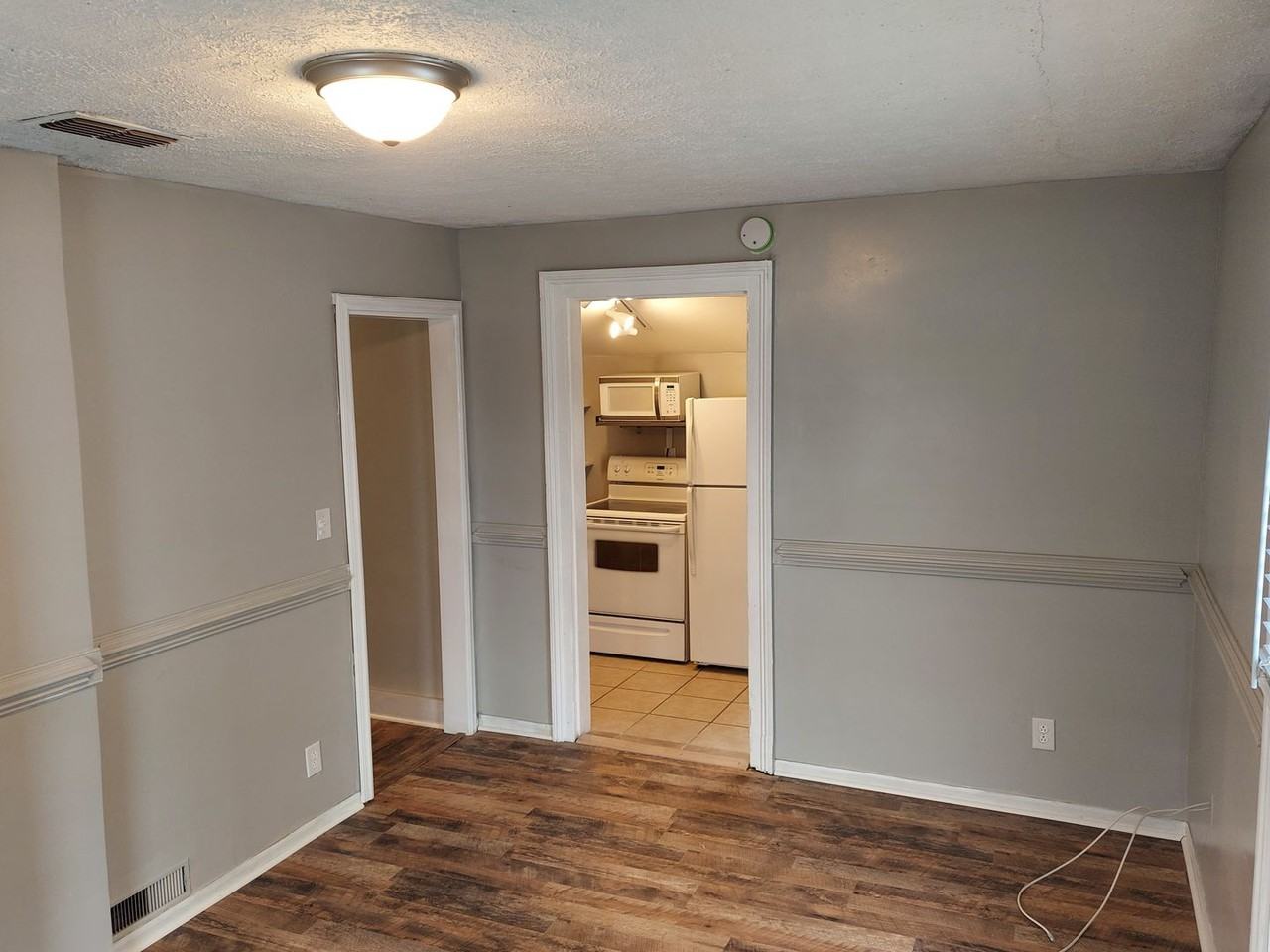 607 Winthrop St #D - Photo 7 of 12