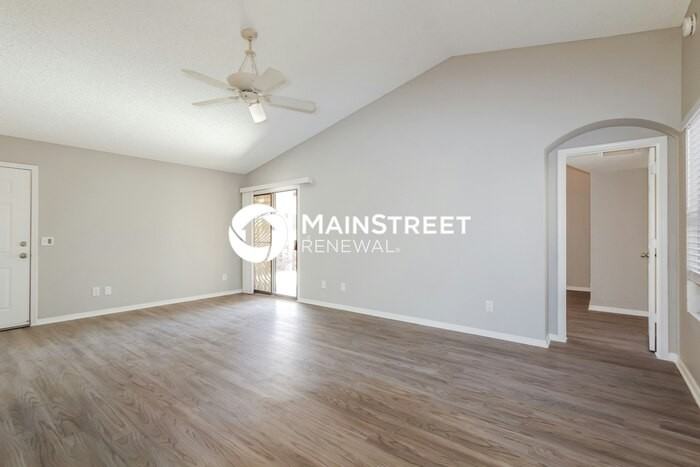 8827 W Willowbrook Dr - Photo 4 of 16