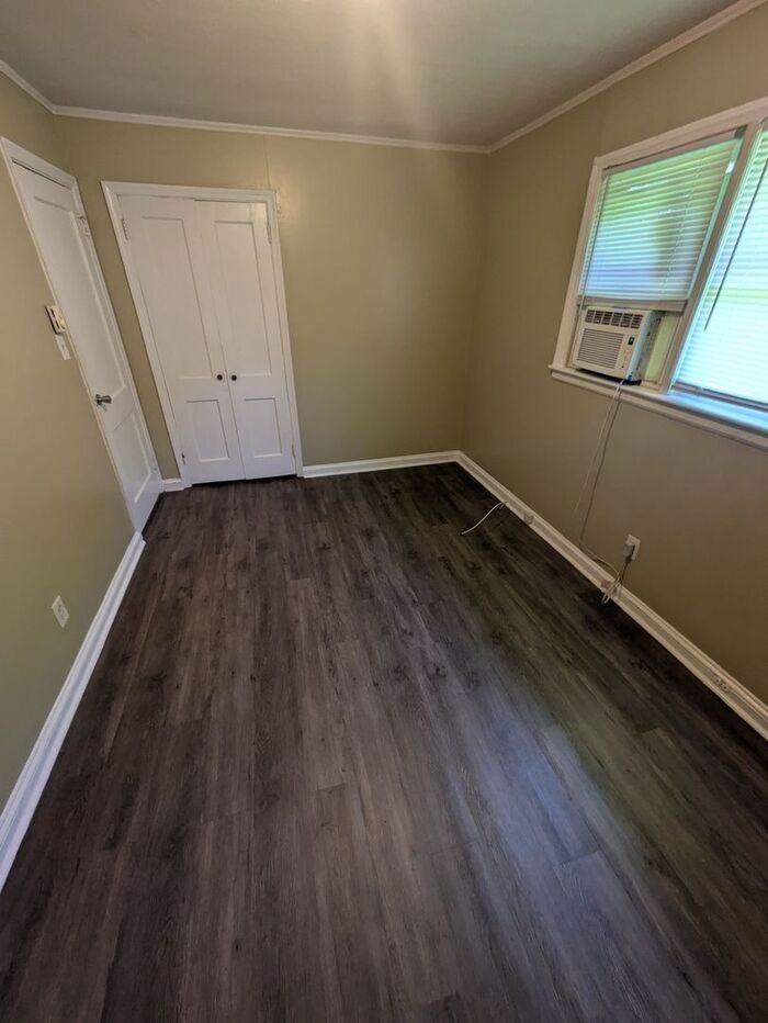 2253 Story St #B - Photo 4 of 6