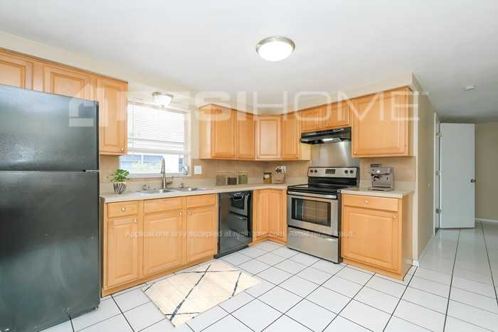 10820 Oakdale Ave - Photo 2 of 18