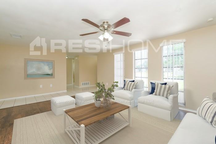 10820 Oakdale Ave - Photo 4 of 18