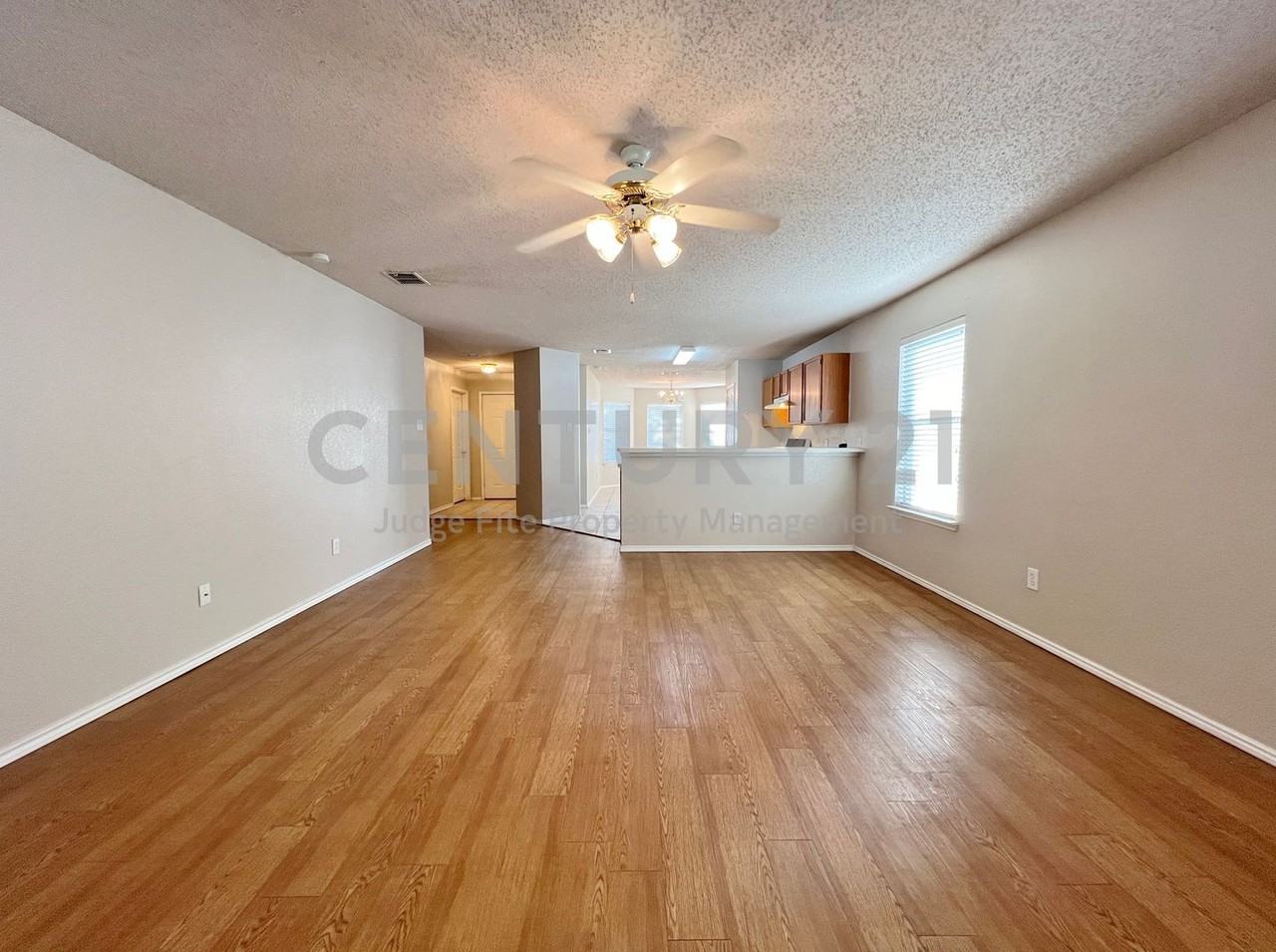 2217 Lookout Ln - Photo 3 of 11