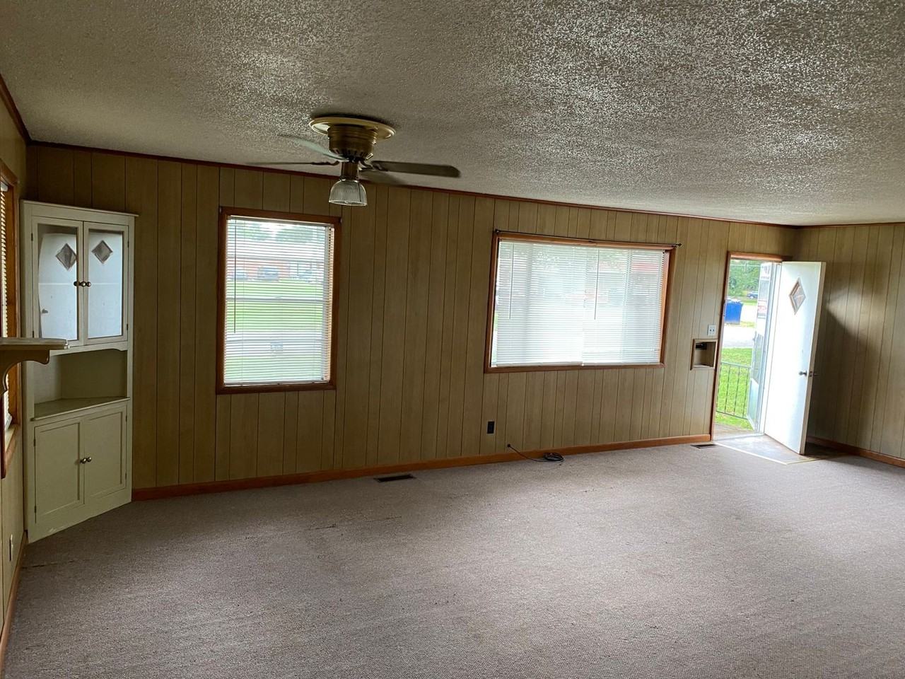 110 State St - Photo 2 of 7