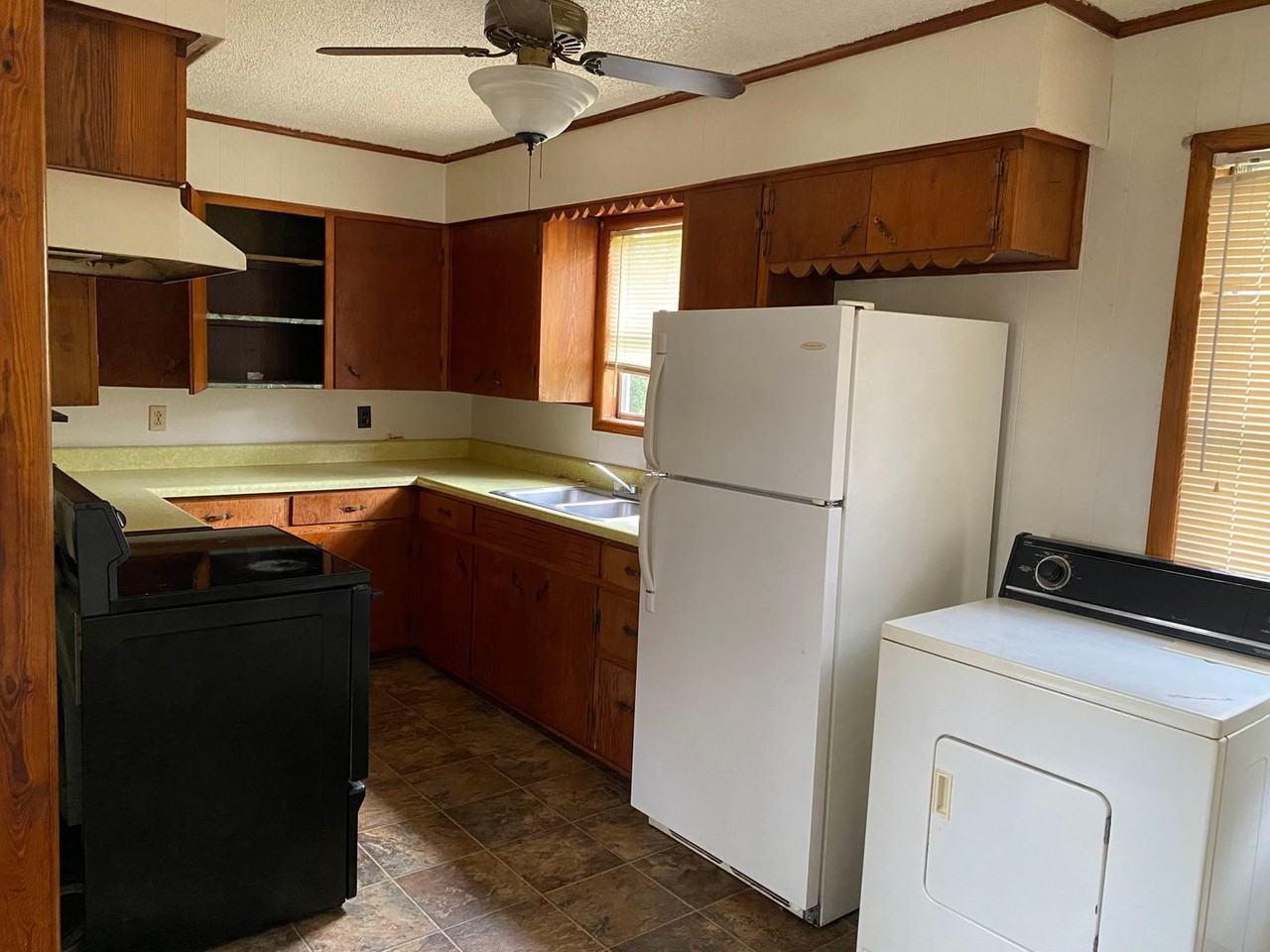 110 State St - Photo 3 of 7