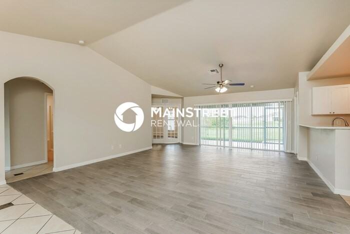 1012 Nw 15th Ave - Photo 3 of 16