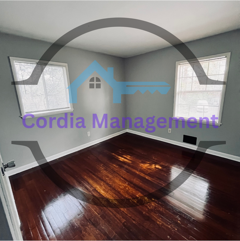 1527 Mercer Way - Photo 3 of 10