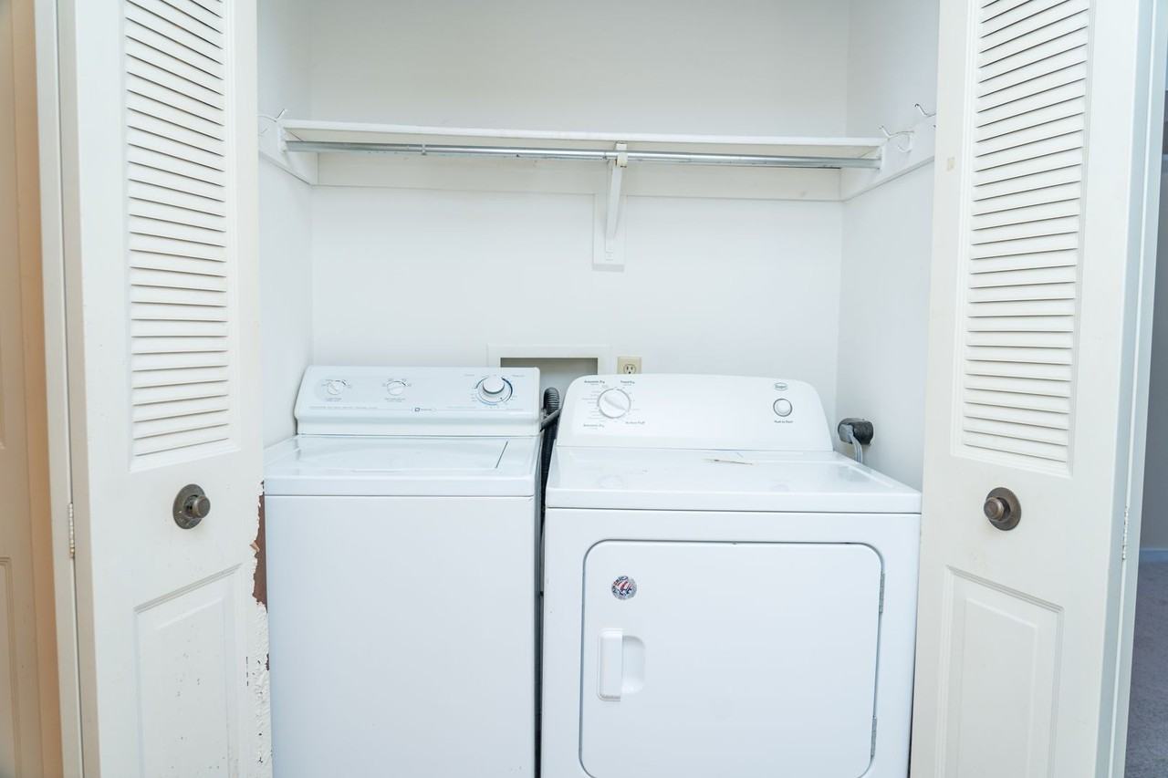 1054 Cheshire Ct - Photo 4 of 50