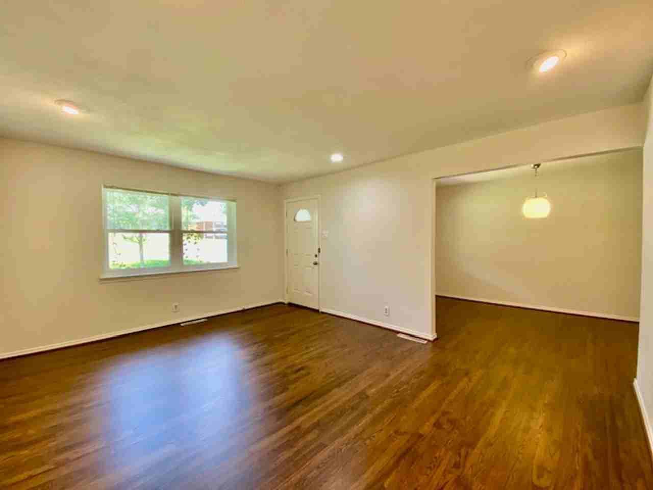 2125 Forest Oaks Dr - Photo 2 of 8