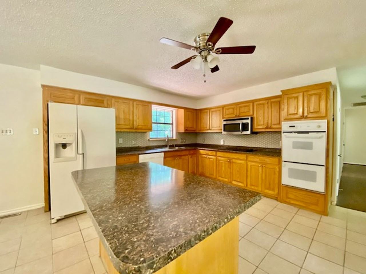 2125 Forest Oaks Dr - Photo 5 of 8