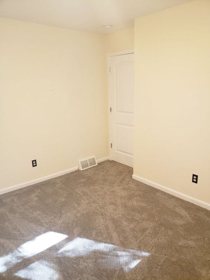 1297 Fryes Grove Ln - Photo 7 of 9