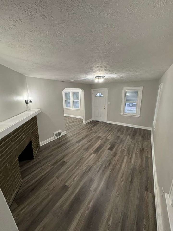 15519 Fernway Dr - Photo 3 of 13