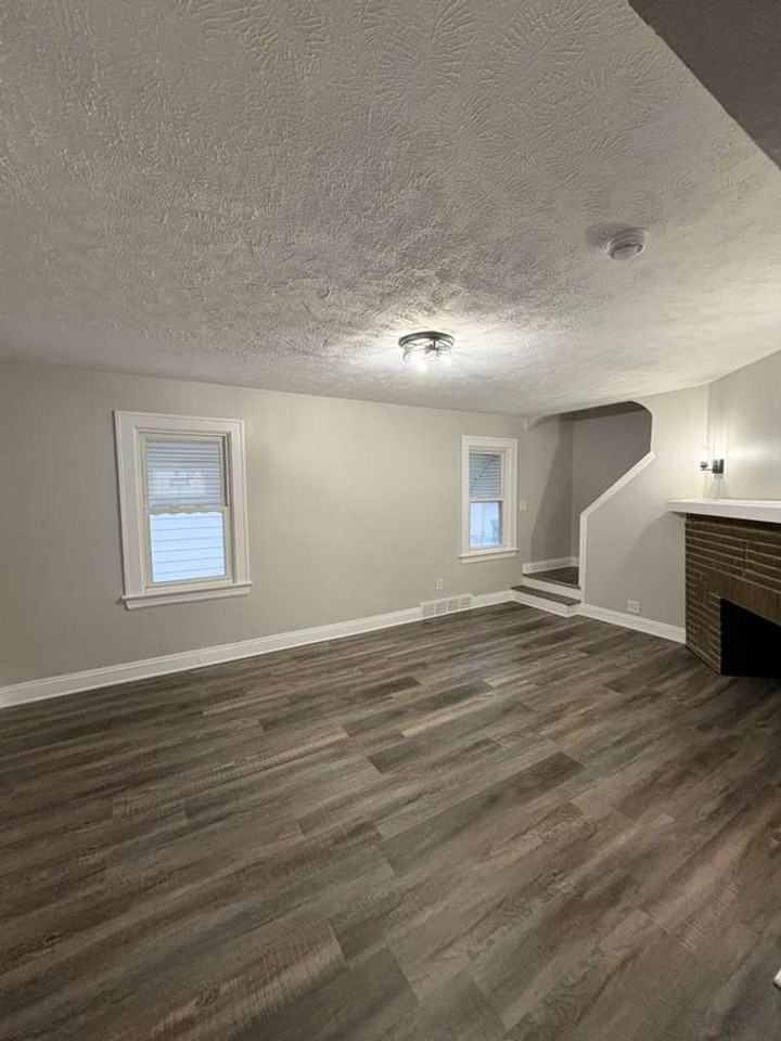 15519 Fernway Dr - Photo 4 of 13