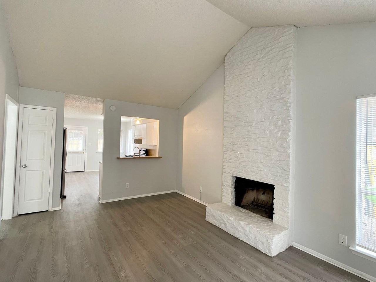 1006B Bird Creek Dr - Photo 2 of 16